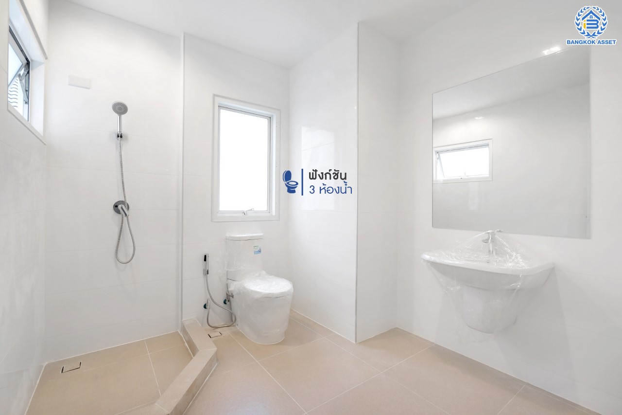 บ้านมือสองตกแต่งใหม่ ม.บางกอกบูเลอวาร์ด ราชพฤกษ์-พระราม5 ดีไซน์สุดหรู หลังมุม เนื้อที่ 61.1 ตร.ว. บนสังคมคุณภาพ SC Asset* ฟังก์ชันพร้อม 3 ห้องนอน 3 ห้องน้ำ จอดรถได้ 2 คัน บนทำเลติดถนนราชพฤกษ์ ใกล้วงเวียนพระรามห้า ,ทางด่วนศรีรัช และเพียง 10 ถึงรถไฟฟ้า "สถานีบางรักใหญ่"...